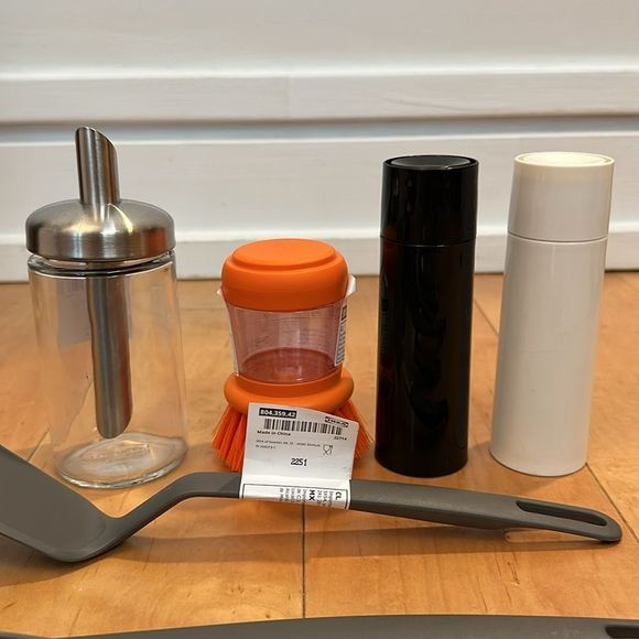 IKEA - Kitchen Bundle: Spice Mill, Soap Brush, Sugar Dispenser, 5x Tools - Picture 4 of 10